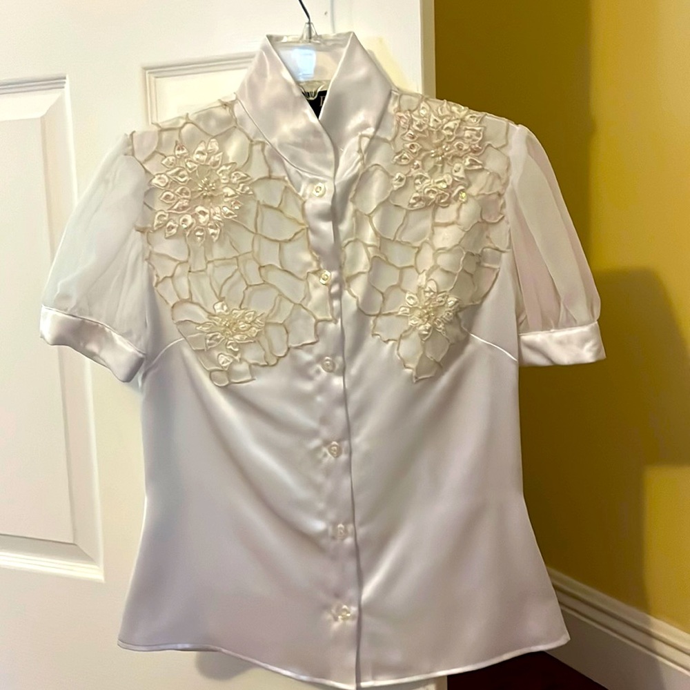 KOEL size small. Sheer sleeves. Polyester